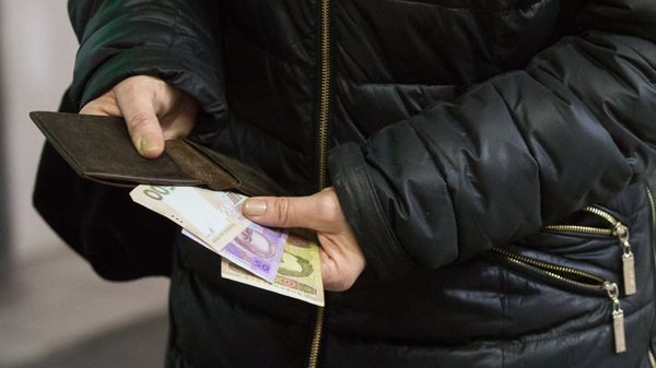 Курс гривны опустился ниже исторического минимума