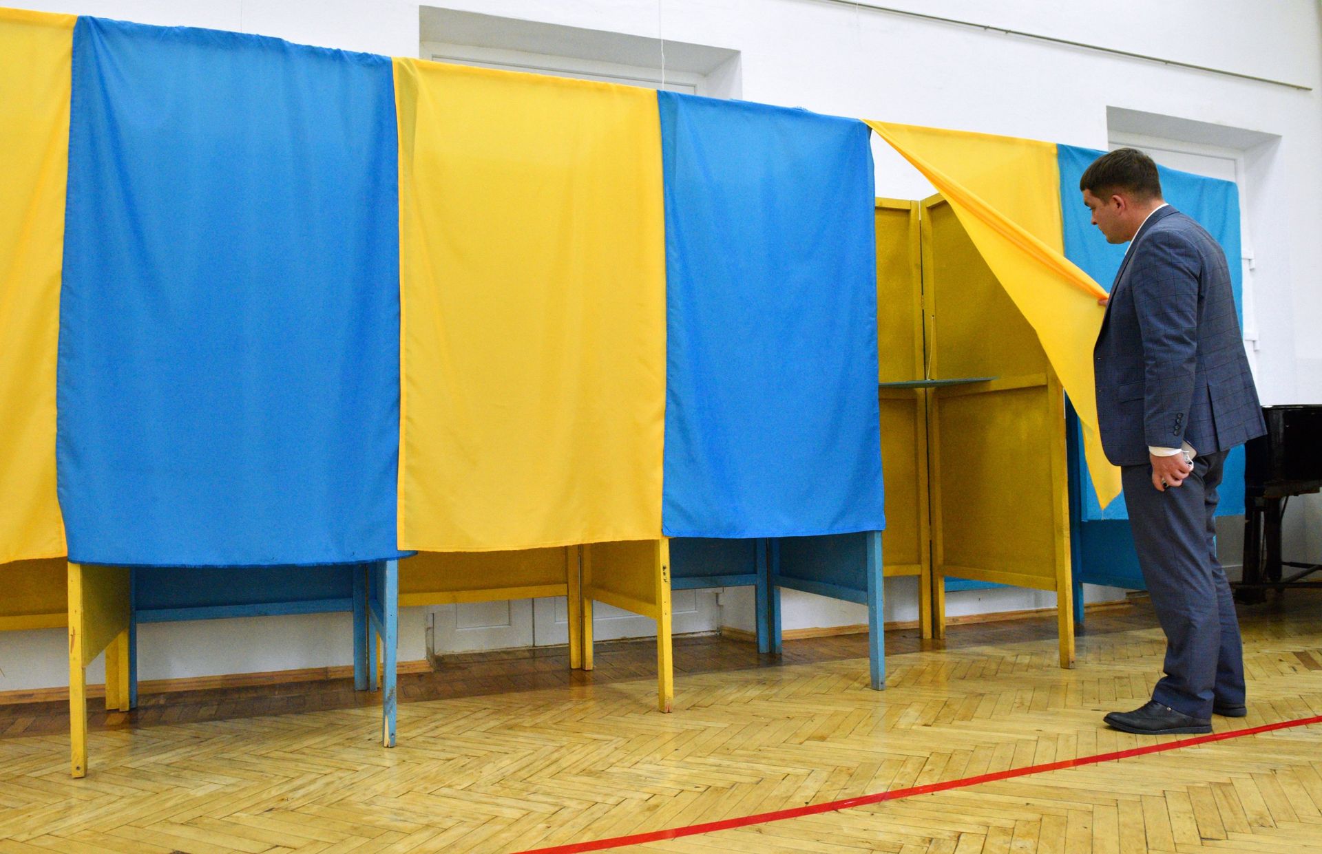 Подготовка избирательных участков на Украине к региональным выборам - РИА Новости, 1920, 25.10.2020