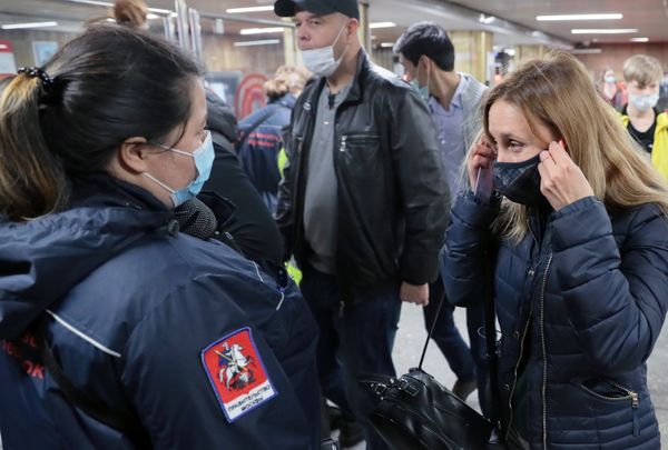 Проверка масочного режима в московском метро