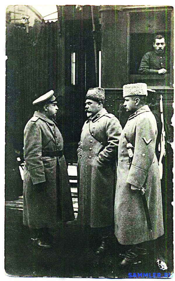 Генерал Владимир Май-Маевский, главнокомандующий Вооруженными силами Юга России Антон Деникин и начальник его штаба Иван Романовский (слева направо). 1919 год Генерал Владимир Май-Маевский, главнокомандующий Вооруженными силами Юга России Антон Деникин и начальник его штаба Иван Романовский (слева направо). 1919 год