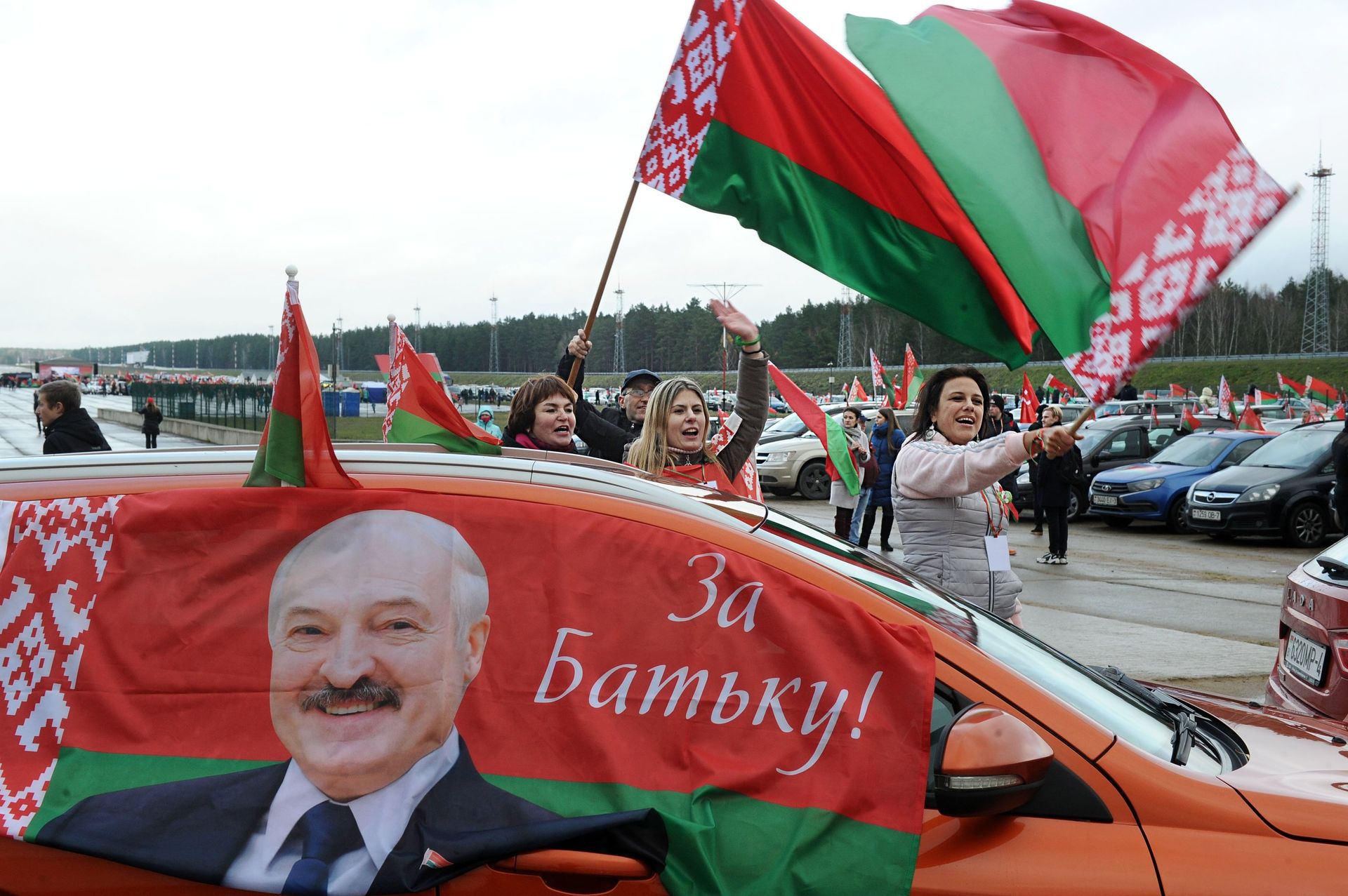 Автопробег в поддержку президента Белоруссии А. Лукашенко в Минске - РИА Новости, 1920, 29.05.2021