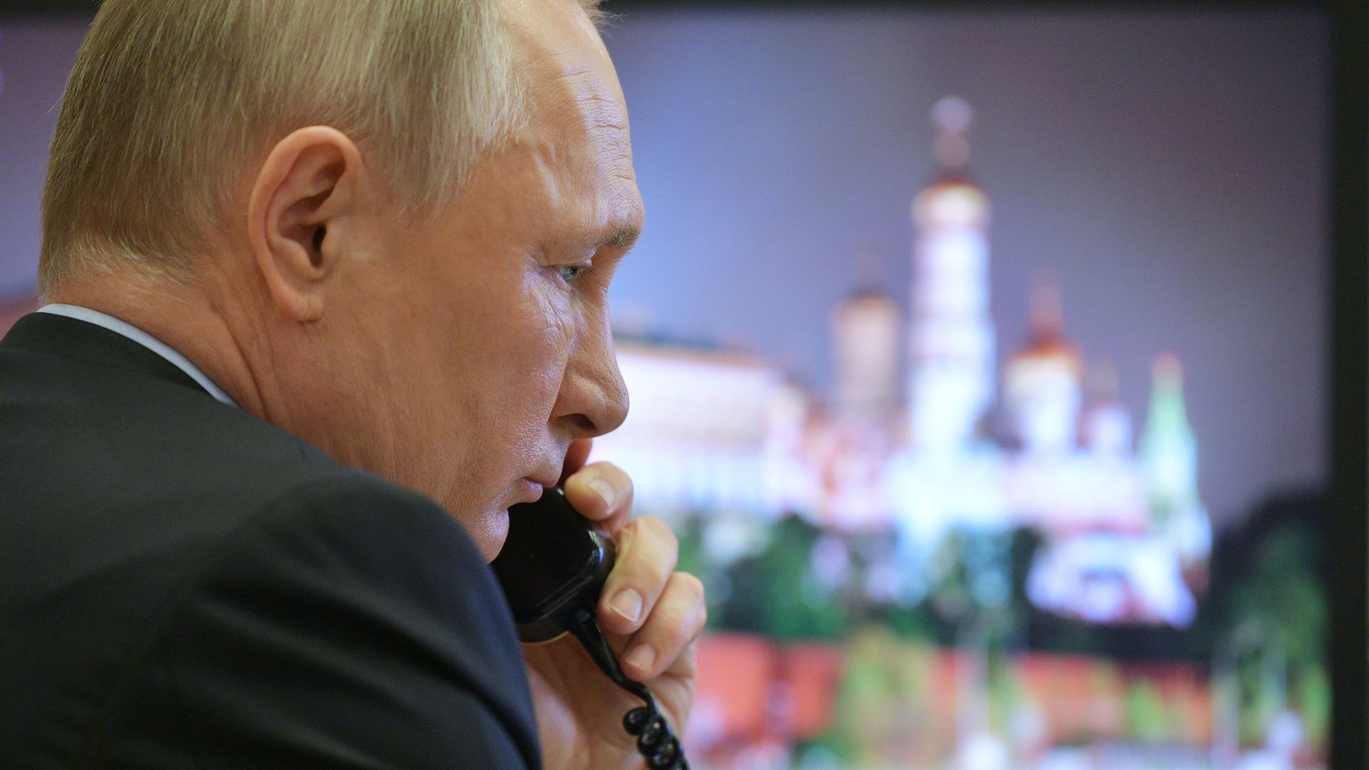 Президент РФ В. Путин провел совещание по развитию ситуации с коронавирусом Президент РФ В. Путин провел совещание по развитию ситуации с коронавирусом - РИА Новости, 1920, 24.03.2025