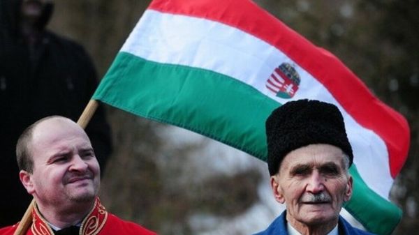 венгерский флаг венгры украина закарпатье