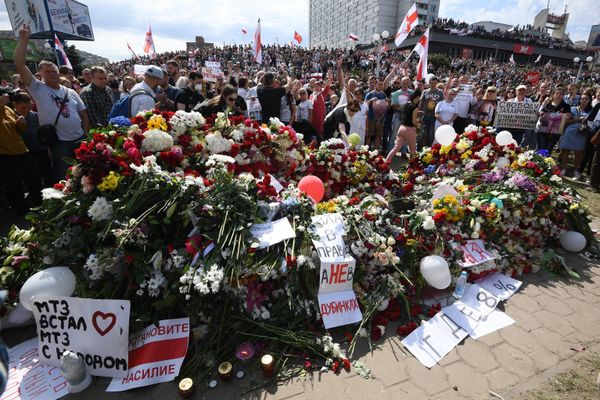 Митинг протеста возле метро Пушкинская в Минске Митинг протеста возле метро Пушкинская в Минске