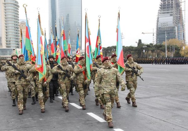 Военный парад в Баку Азербайджан 