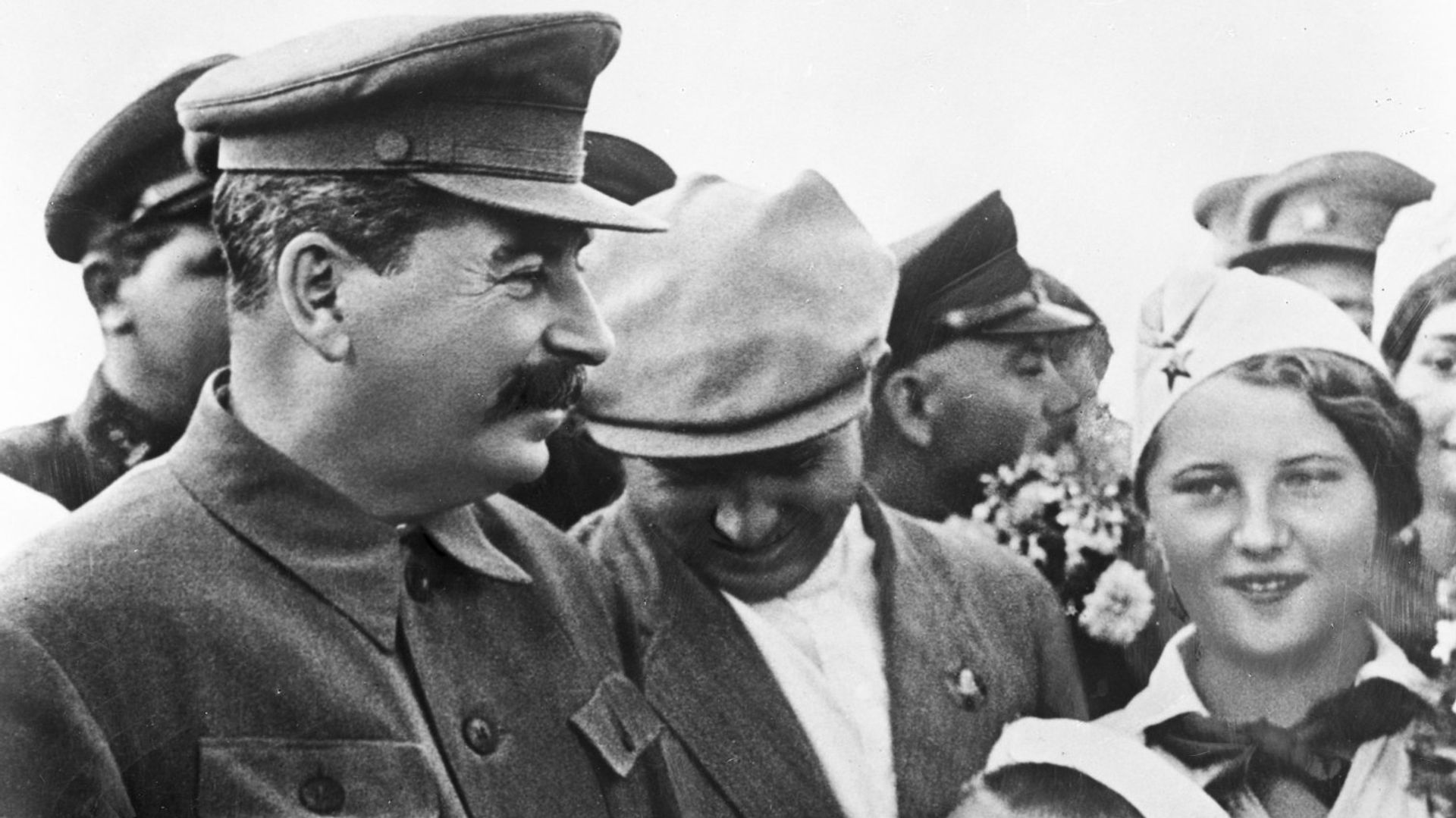 Сталин, Хрущёв и дети Сталин, Хрущёв и дети - РИА Новости, 1920, 29.10.2026