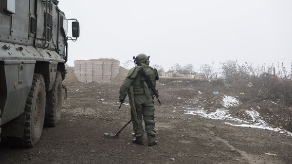 Блокпост российских миротворцев на въезде в город Шуша 