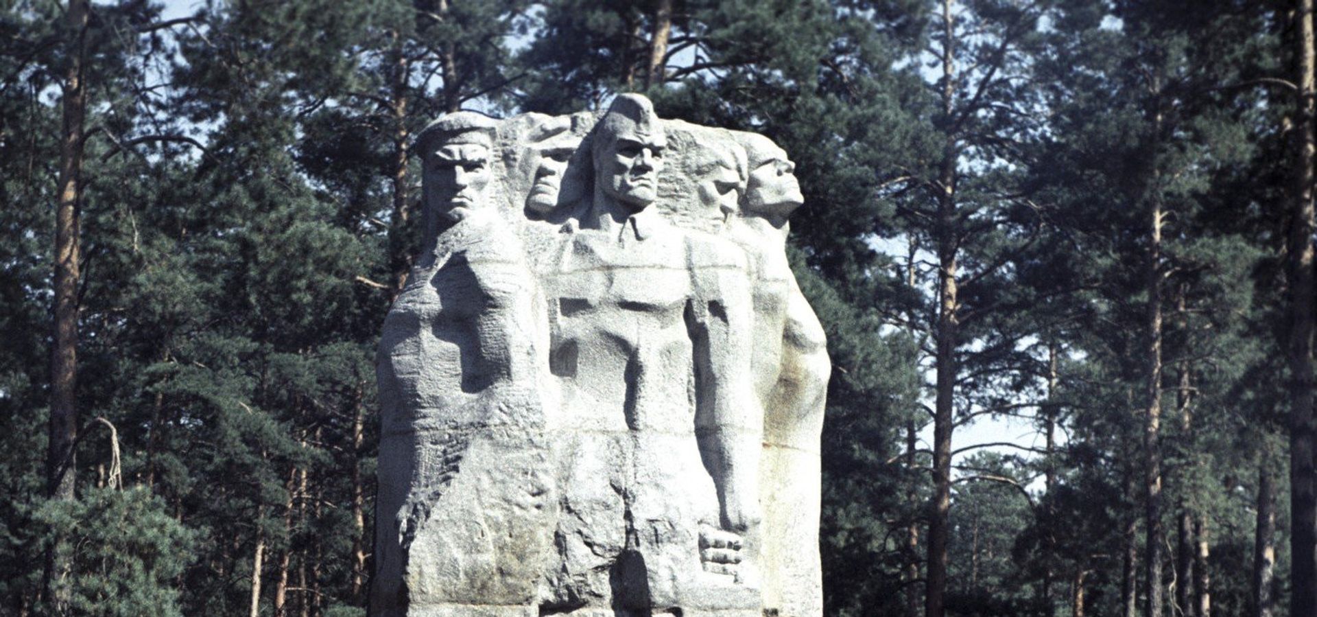 Памятник советским военнопленным Дарницкого лагеря Памятник советским военнопленным Дарницкого лагеря - РИА Новости, 1920, 25.01.2026