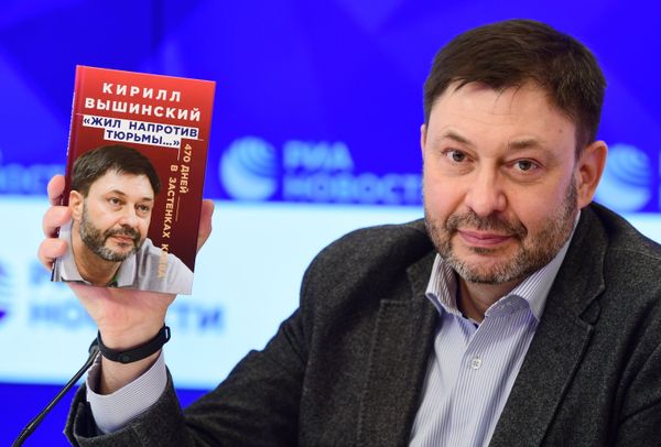 П/к Презентация книги Кирилла Вышинского Жил напротив тюрьмы...