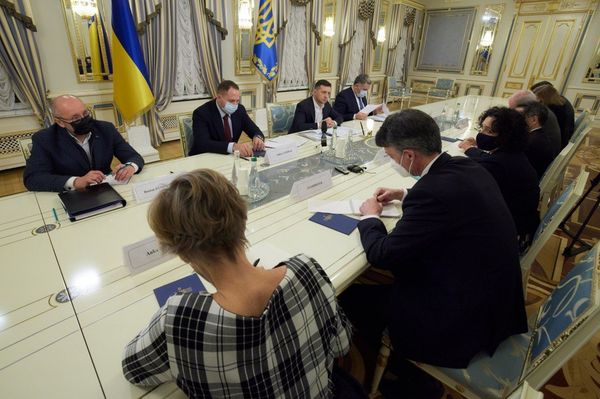 Зеленский встретился с послами стран G7 Зеленский встретился с послами стран G7