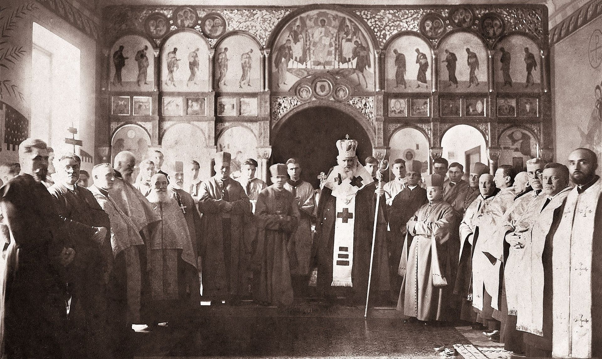 Митрополит Андрей Шептицкий на освящении часовни (1929). Последние слева - Иосиф Слепой и П.И.Холодний - РИА Новости, 1920, 26.08.2026