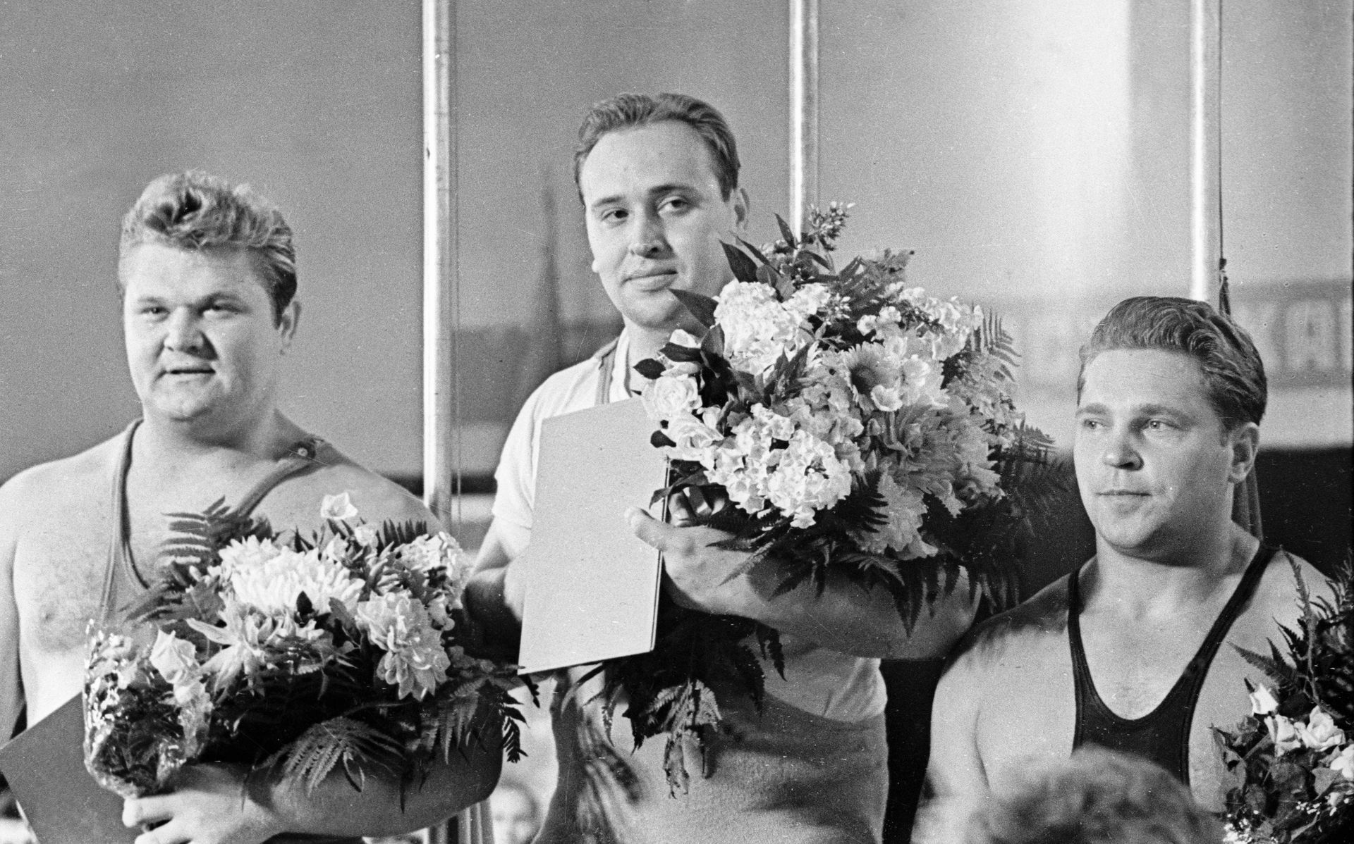 Леонид Жаботинский (слева), Юрий Власов (в центре) - РИА Новости, 1920, 29.11.2025