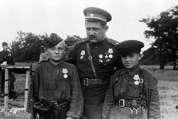 Алексей Фёдоров - командир Черниговско-Волынского партизанского соединения Алексей Фёдоров - командир Черниговско-Волынского партизанского соединения