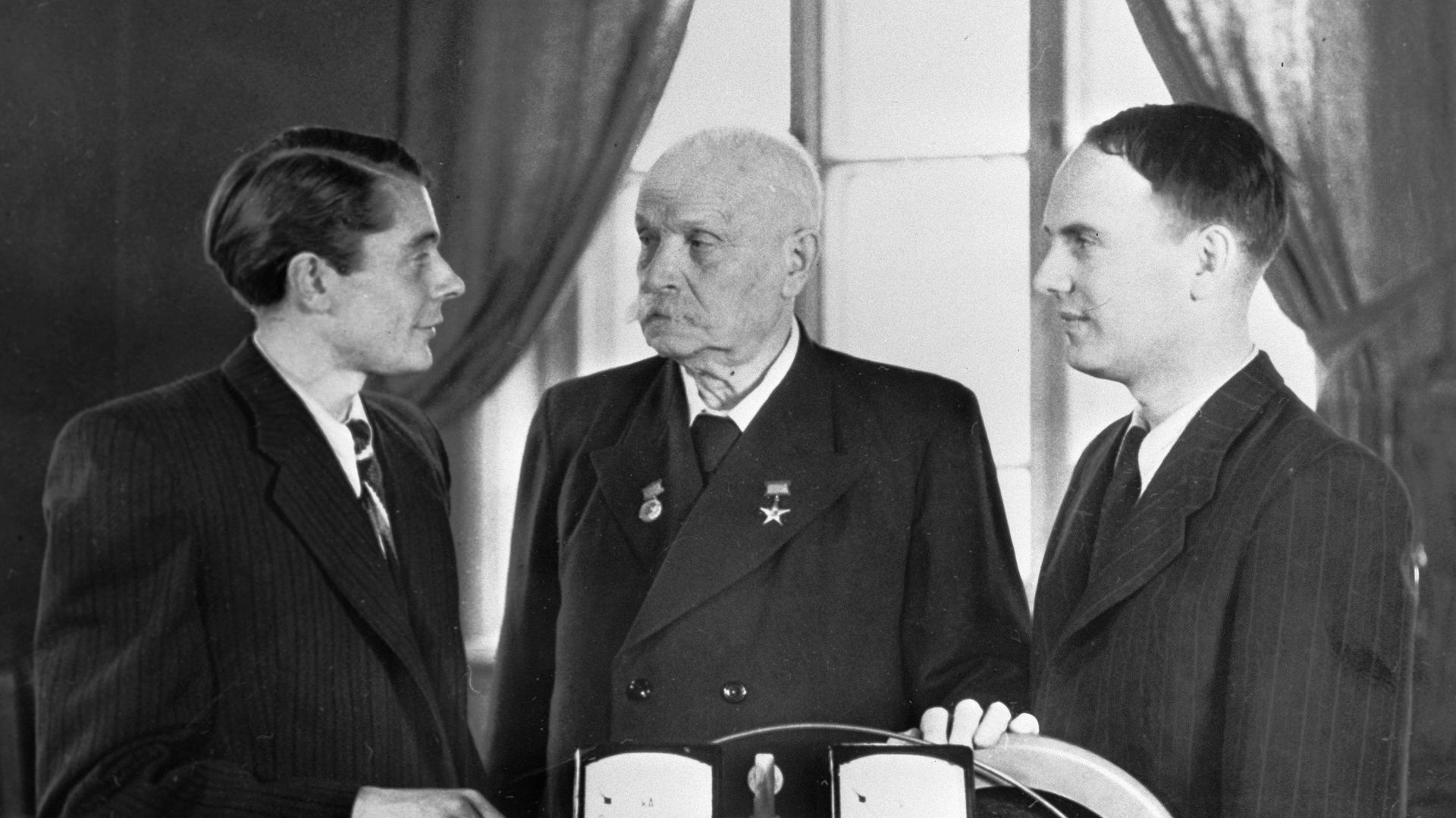 Евгений Патон с сыновьям Евгений Патон с сыновьям - РИА Новости, 1920, 05.03.2025