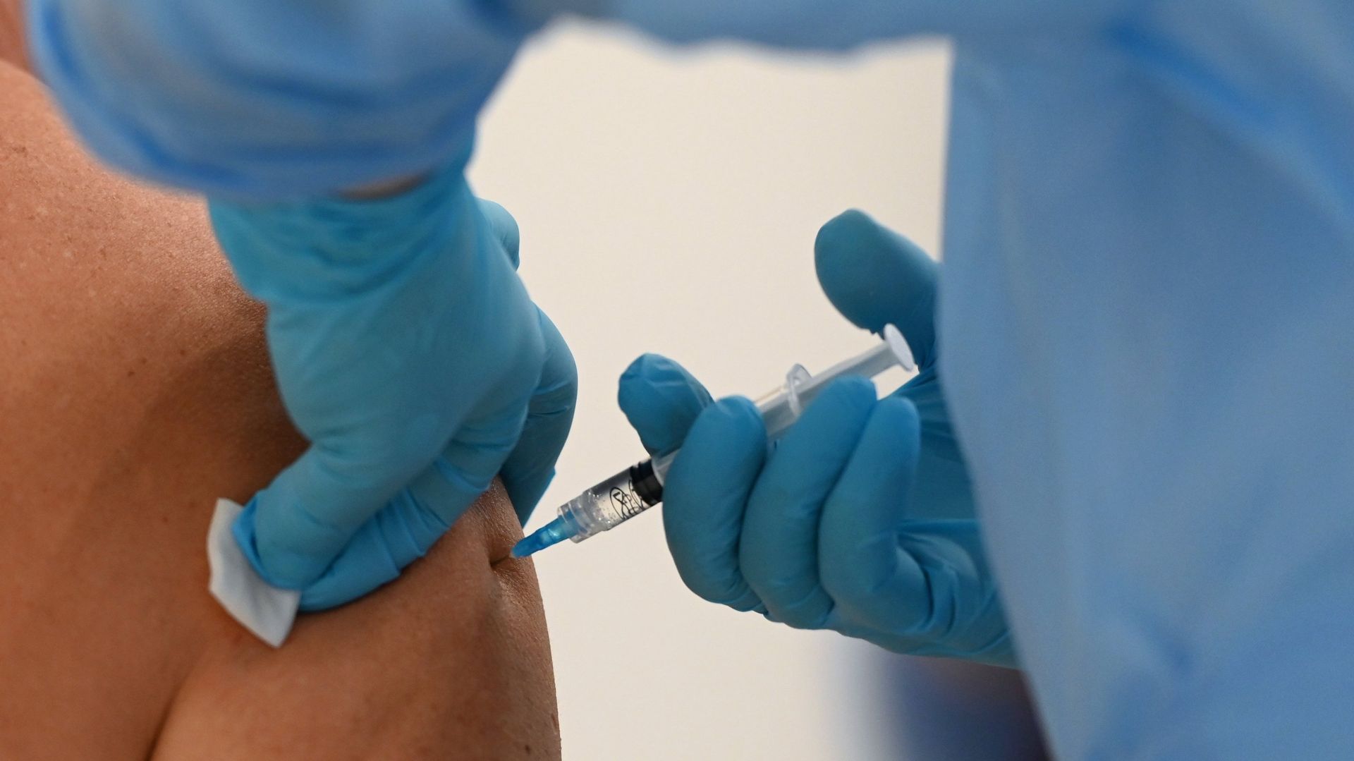 Вакцинация от COVID-19 в ТЦ Кунцево Плаза Вакцинация от COVID-19 в ТЦ Кунцево Плаза - РИА Новости, 1920, 06.06.2021