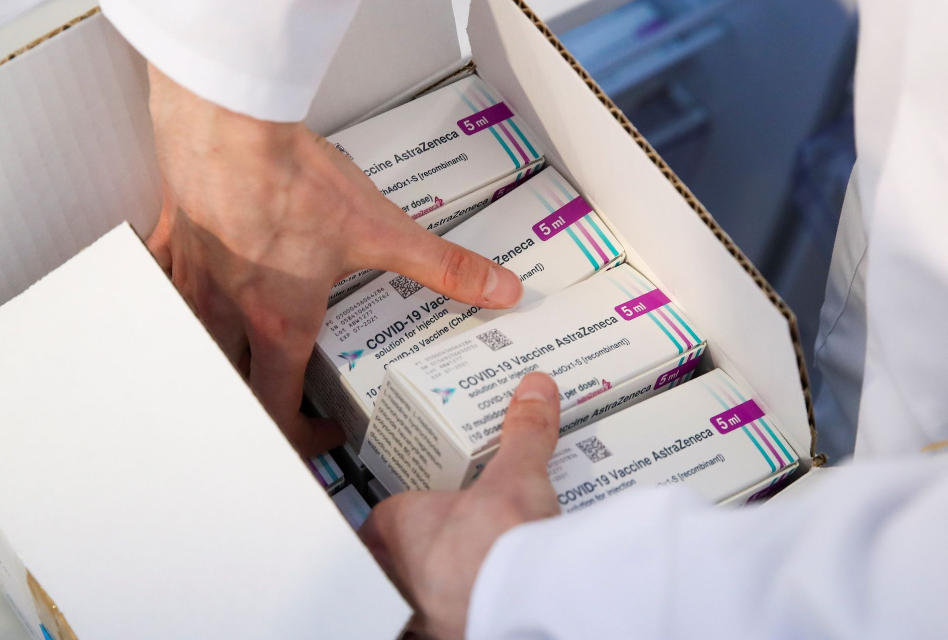 коробка вакцина COVID-19 Oxford / AstraZeneca - РИА Новости, 1920, 03.04.2021