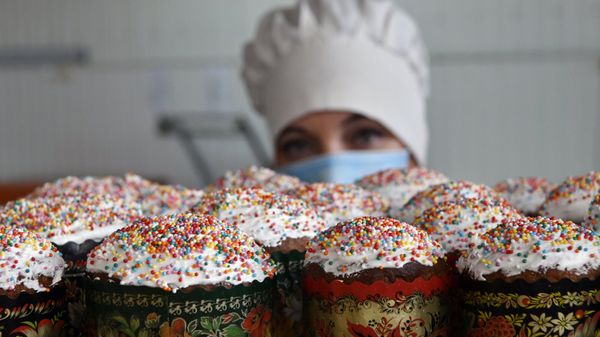 Выпечка куличей к Пасхе