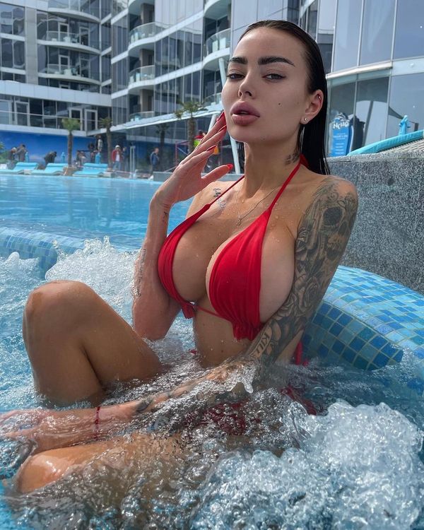 Алена Омович