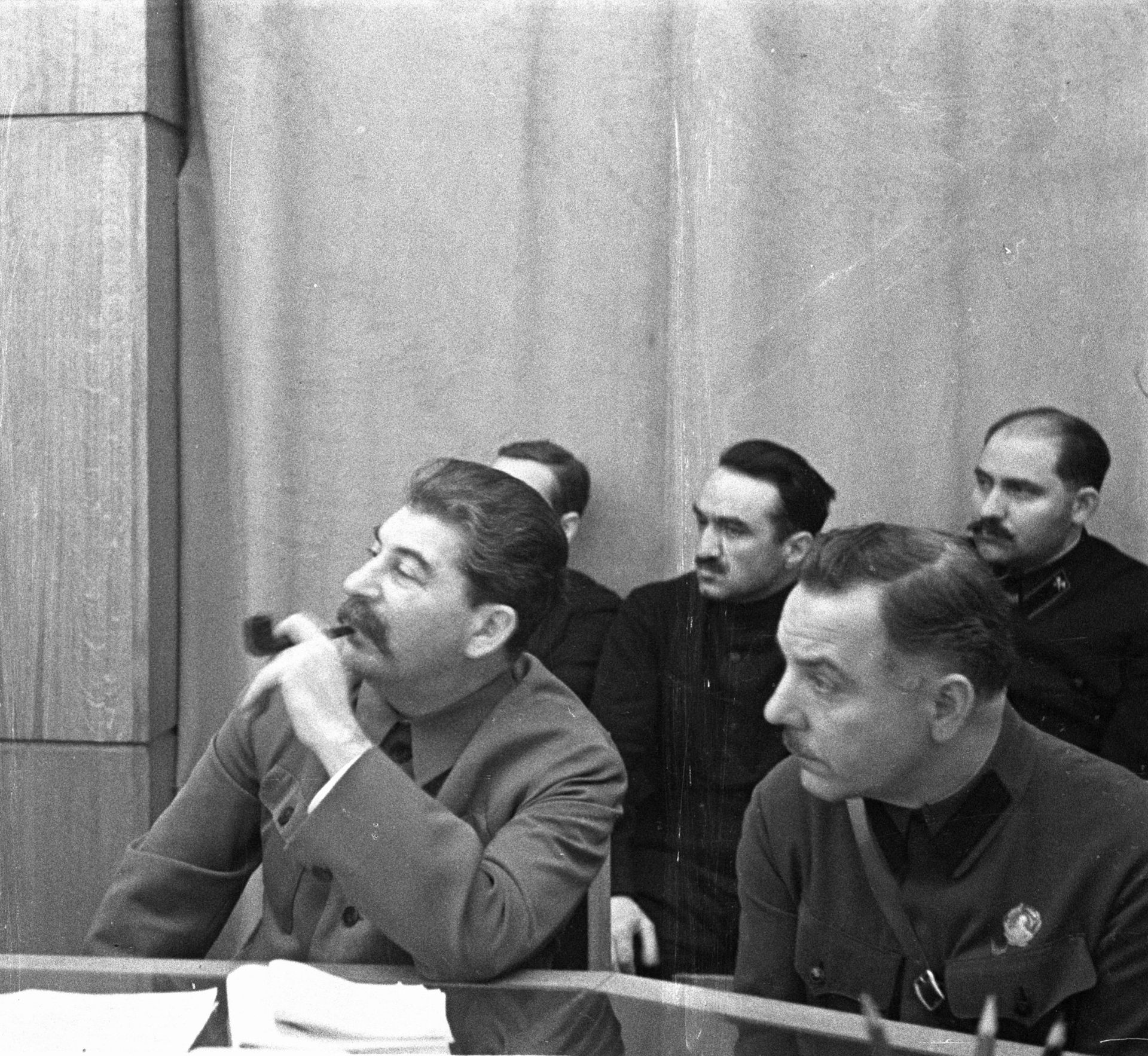 Генеральный секретарь ЦК ВКП(б) Иосиф Виссарионович Сталин, нарком обороны СССР Климент Ефремович Ворошилов, (второй ряд слева направо) - народный комиссар пищевой промышленности СССР Анастас Иванович Микоян и член Политбюро (Президиума) ЦК ВКП(Б) Лазарь Моисеевич Каганович Генеральный секретарь ЦК ВКП(б) Иосиф Виссарионович Сталин, нарком обороны СССР Климент Ефремович Ворошилов, (второй ряд слева направо) - народный комиссар пищевой промышленности СССР Анастас Иванович Микоян и член Политбюро (Президиума) ЦК ВКП(Б) Лазарь Моисеевич Каганович - РИА Новости, 1920, 19.05.2021