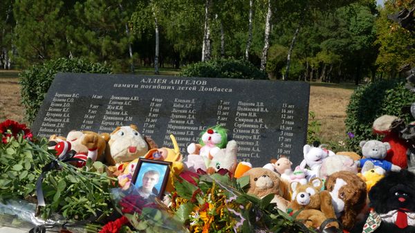 Аллея Ангелов в парке Победы Калининского района Донецка