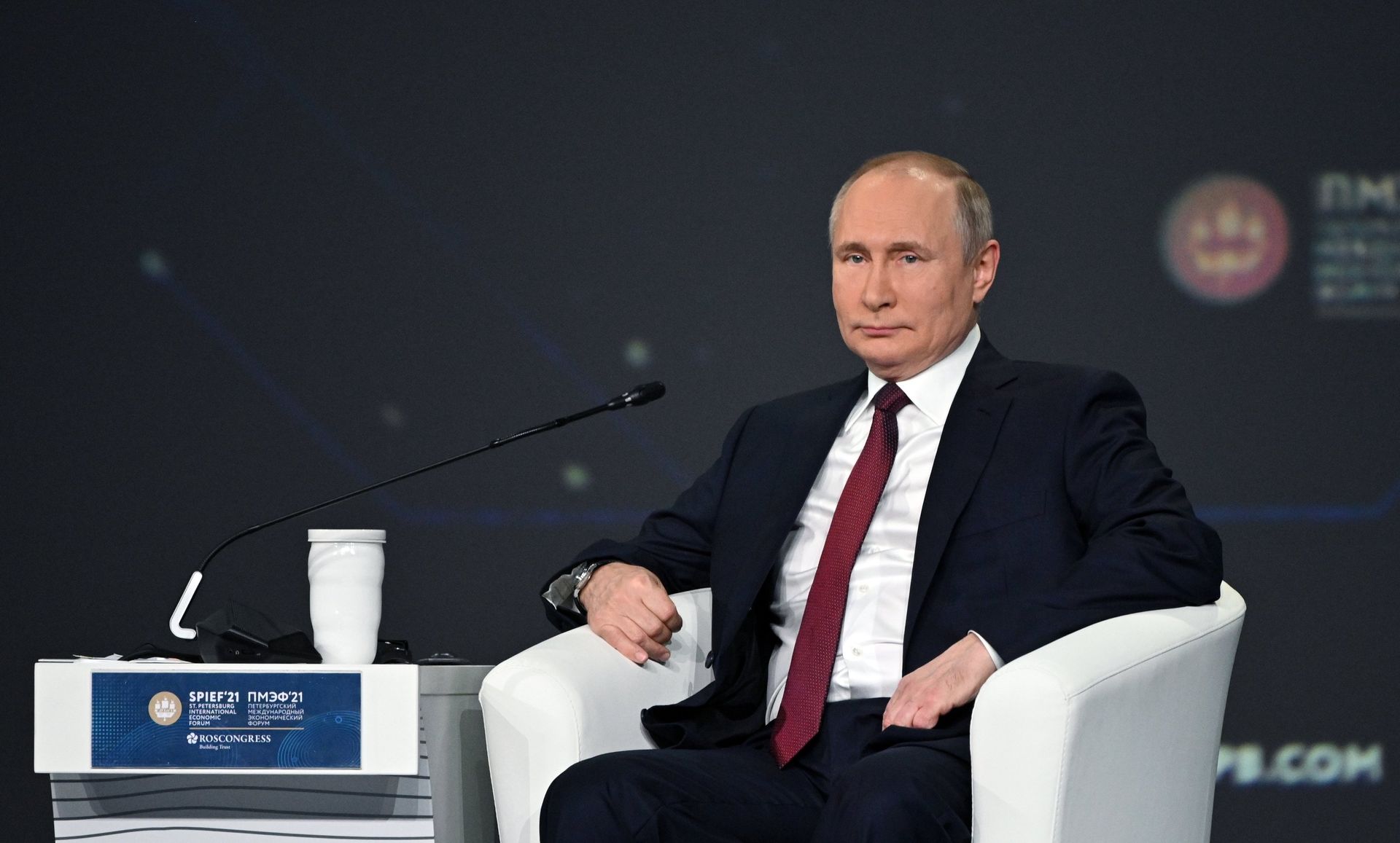 Президент РФ В. Путин принял участие в пленарном заседании ПЭМФ-2021 - РИА Новости, 1920, 04.06.2021