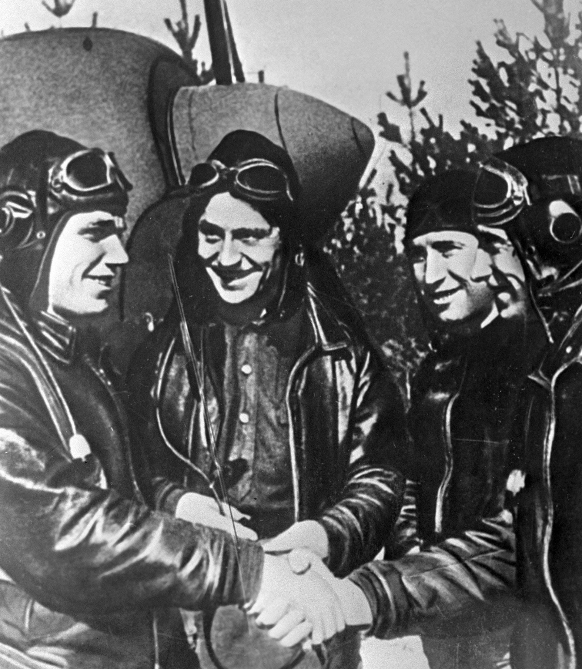 Боевые друзья поздравляют Ивана Кожедуба - РИА Новости, 1920, 08.06.2021