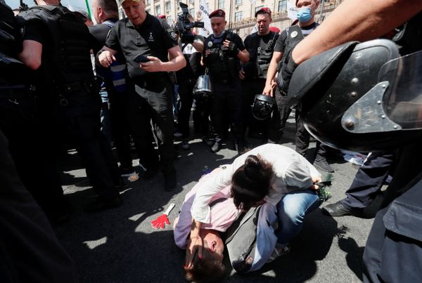 митинг предпринимателей и представителей малого бизнеса с требованием государственной поддержки в центре Киева SaveФоп