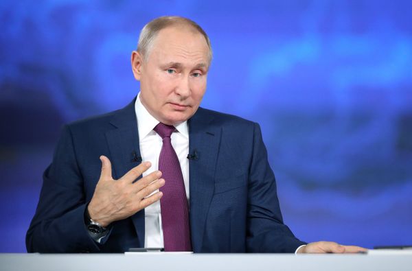 Прямая линия с президентом РФ Владимиром Путиным Прямая линия с президентом РФ Владимиром Путиным