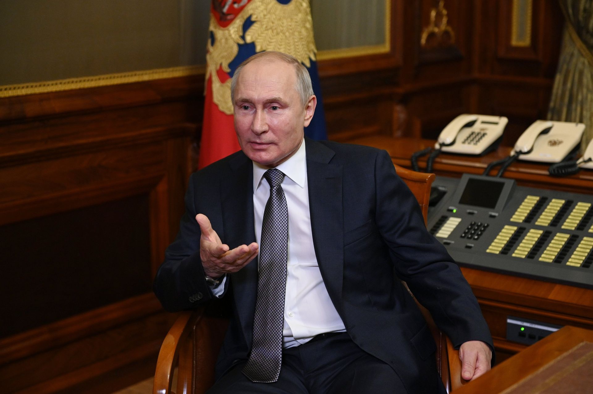Президент РФ В. Путин ответил на вопросы о статье Об историческом единстве русских и украинцев - РИА Новости, 1920, 06.10.2021