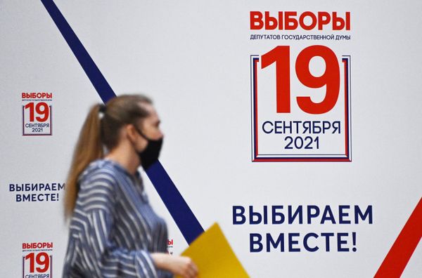 Подача документов партией Зелёные для регистрации кандидатов в депутаты Госдумы