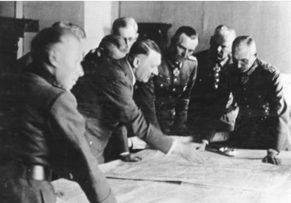 Гитлер в Полтаве, 1942 год Гитлер в Полтаве, 1942 год