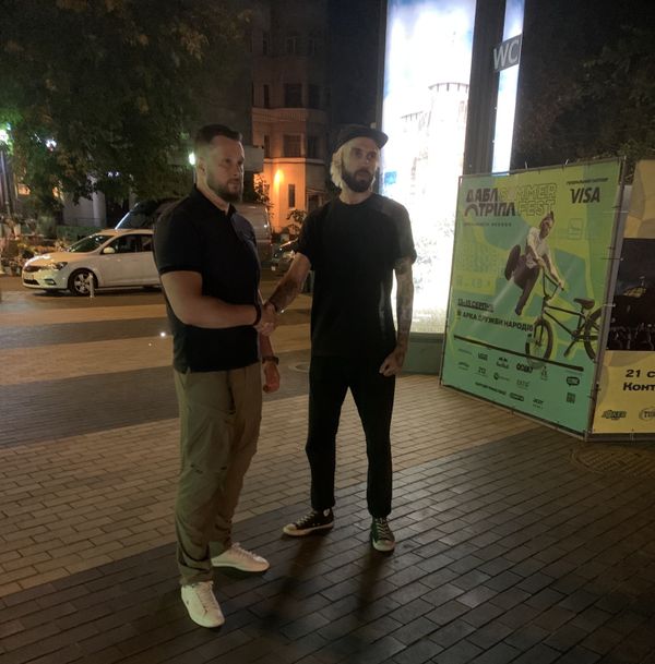 Лидер Нацкорпуса Андрей Билецкий и журналист издания Буквы Александр Кужельный