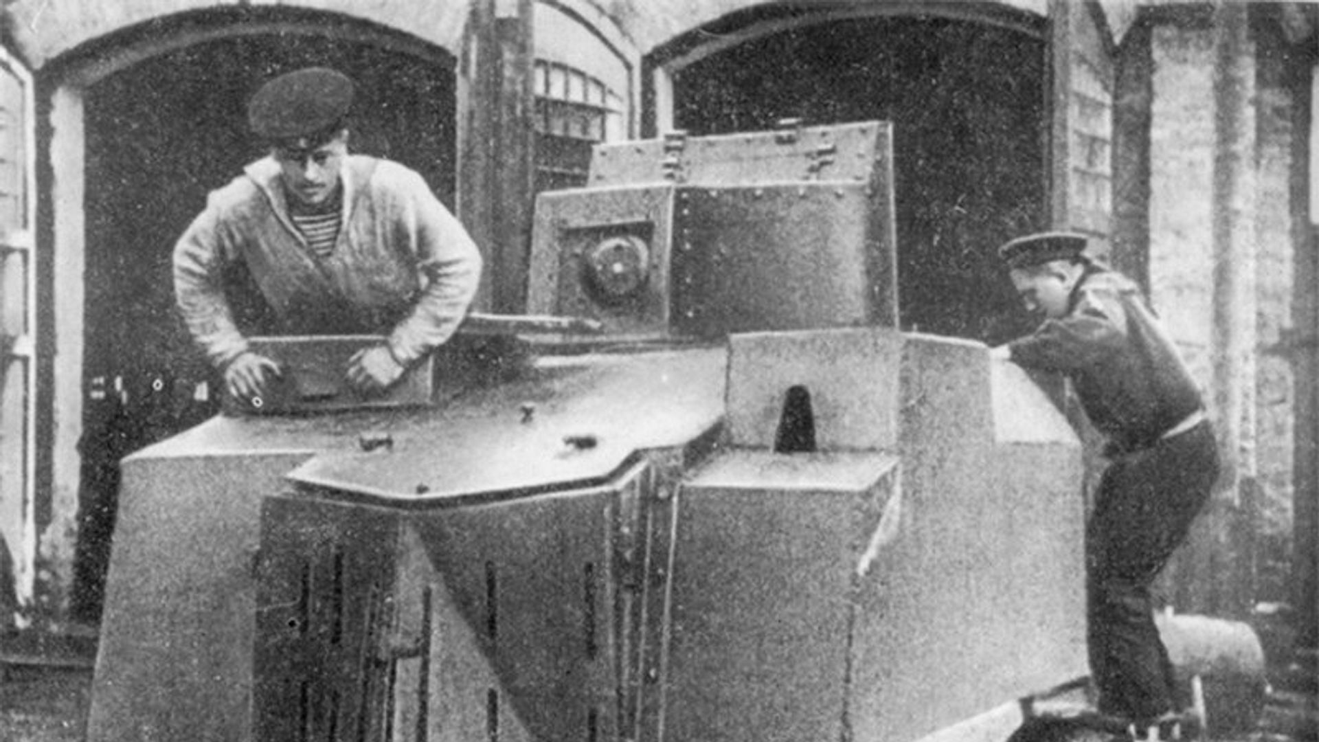 Эрзац-танк НИ (На испуг). Одесса, осень 1941 года Эрзац-танк НИ (На испуг). Одесса, осень 1941 года - РИА Новости, 1920, 13.09.2024