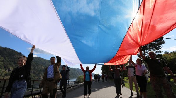 Празднование Дня Государственного флага в регионах России