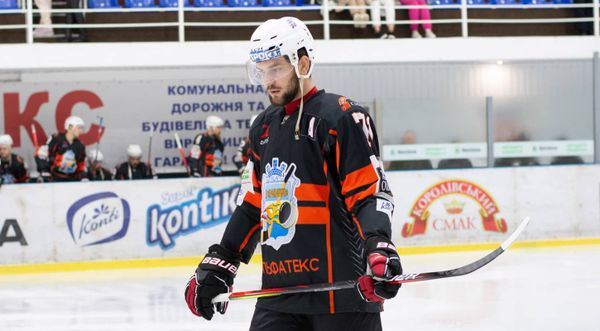 хоккей, форвард «Кременчука» Андрей Денискин