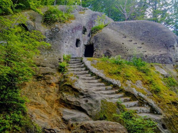 Розгирче, Стрыйский р-н, Львовская обл. Пещерный монастырь XIII-XV веков