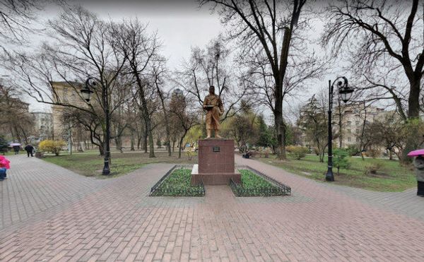 Сквер Чкалова/Ступки в Киеве Сквер Чкалова/Ступки в Киеве
