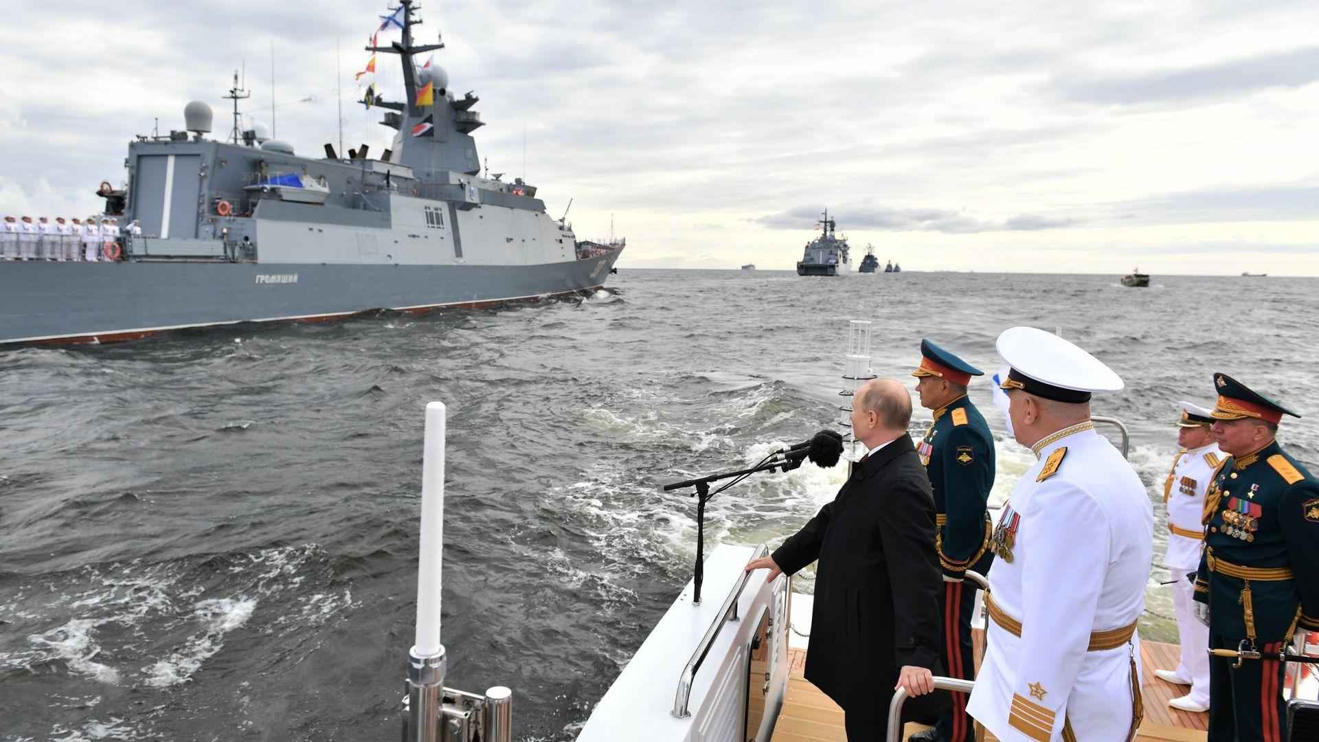 Президент РФ В. Путин принял участие в Главном военно-морском параде Президент РФ В. Путин принял участие в Главном военно-морском параде - РИА Новости, 1920, 24.10.2021