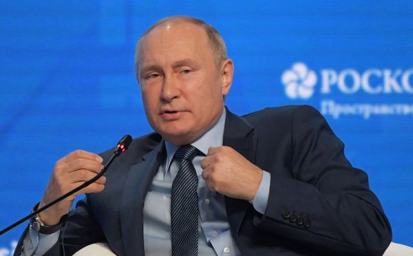 Президент РФ В. Путин принял участие в пленарном заседании форума Российская энергетическая неделя