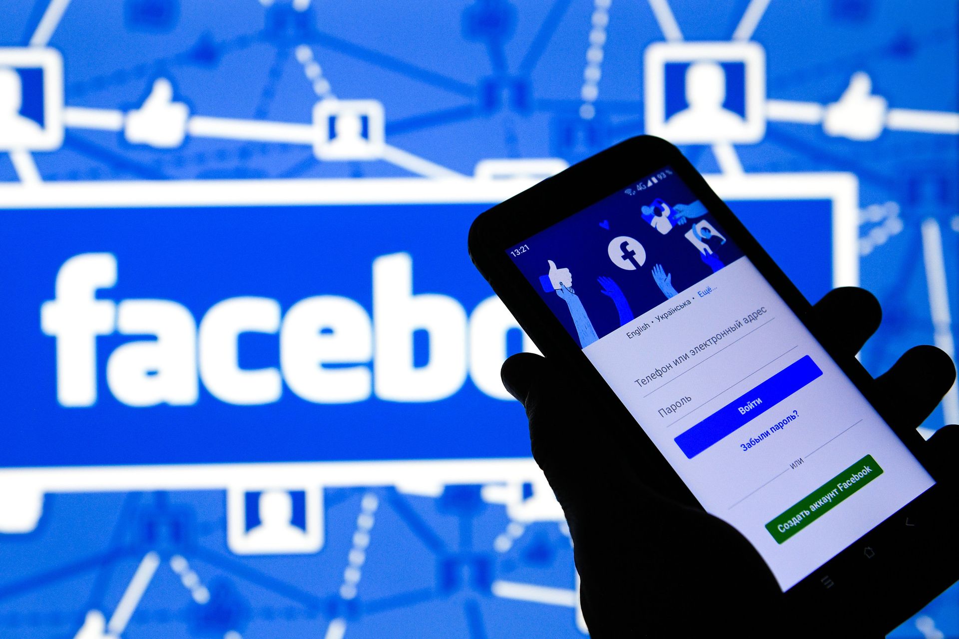 Приложение социальной сети Facebook в мобильном телефоне - РИА Новости, 1920, 11.03.2022
