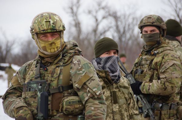Передача военнопленных Украине представителями ЛНР