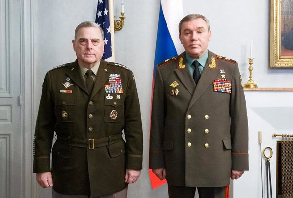 Встреча начальника Генштаба ВС РФ В. Герасимова и председателя комитета начальников штабов ВС США М. Милли Встреча начальника Генштаба ВС РФ В. Герасимова и председателя комитета начальников штабов ВС США М. Милли