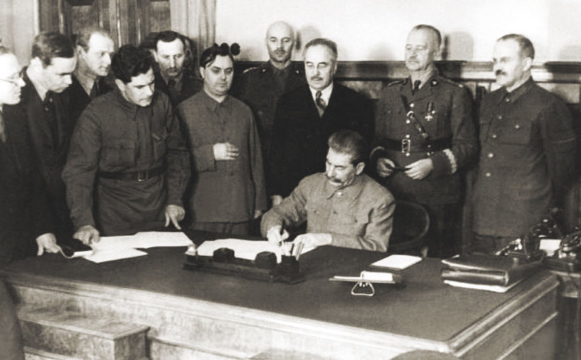 Stalin Sikorski December 1941 Stalin Sikorski December 1941 - РИА Новости, 1920, 27.11.2025