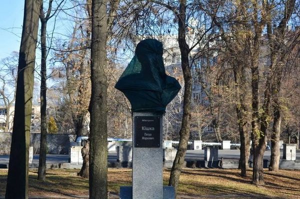 В Днепре снесли «Аллею адмиралов» времён Крымской войны В Днепре снесли «Аллею адмиралов» времён Крымской войны
