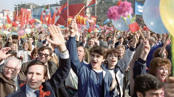 Участники демонстрации на Красной площади в День международной солидарности трудящихся