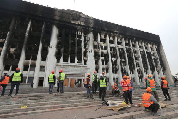 Восстановительные работы после беспорядков в Алма-Ате