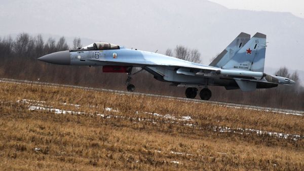 Учебно-тренировочные полеты Су-35С и Миг-31 в Приморье