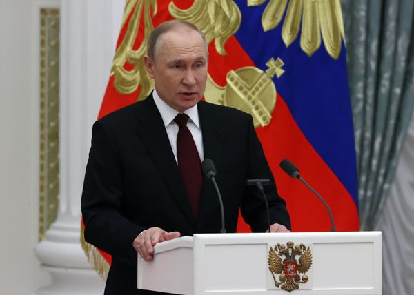 Президент РФ В. Путин вручил в Кремле государственные награды