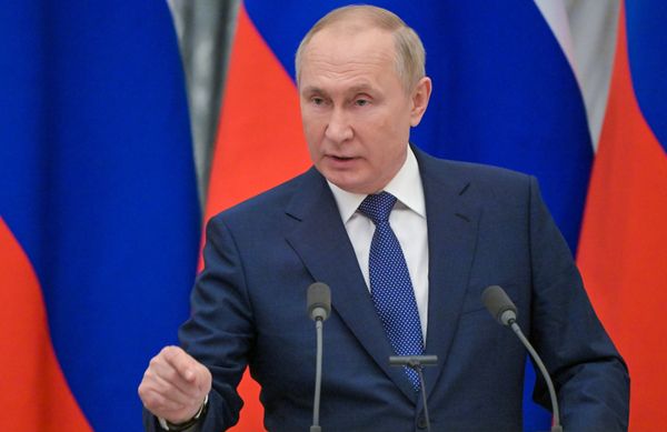 Президент РФ В. Путин провел переговоры с президентом Франции Э. Макроном