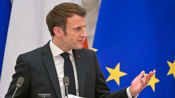 Президент РФ В. Путин провел переговоры с президентом Франции Э. Макроном